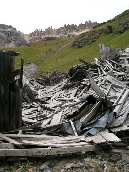 Mountain Top Mine Building debre